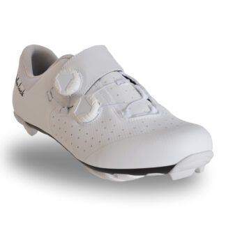 Zapatillas MTB con suela de carbono John Luck Palma en color blanco, pensadas para máxima eficiencia de pedaleo.