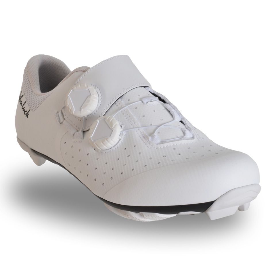 Zapatillas MTB con suela de carbono John Luck Palma en color blanco, pensadas para máxima eficiencia de pedaleo.