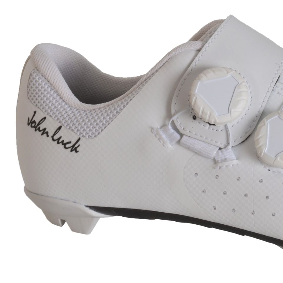 Suela de carbono SHD en zapatillas MTB John Luck Palma diseñada para transmisión eficiente de potencia.
