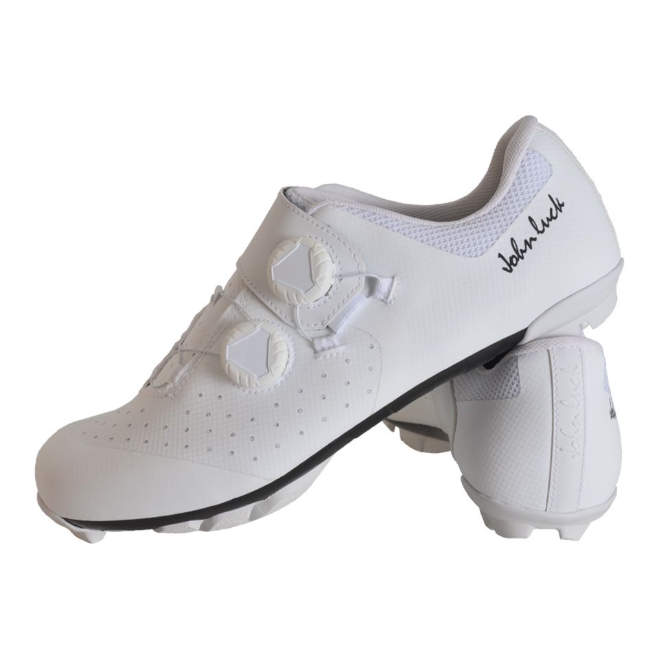 Zapatillas MTB rígidas de carbono John Luck Palma ideales para entrenamientos intensos y competición.